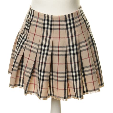 Burberry style pleated skirt